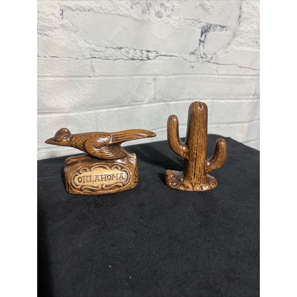 Boho VTG 70s Treasure Craft Oklahoma Roadrunner And Cactus Salt & Pepper Set